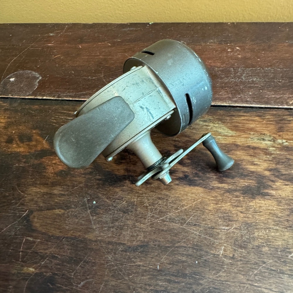 Vintage Shakespeare WonderCast No. 1771 Model EF Push Button‎ Fishing Reel
